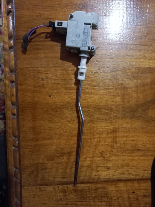 Motoras deschidere capac rezervor vw passat b5, b5.5, golf4,bora,skoda