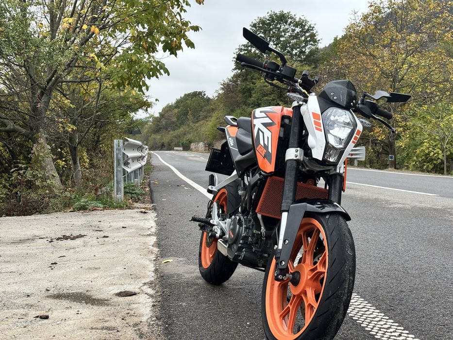KTM Duke 125 – agilă, stabilă și gata de drum!