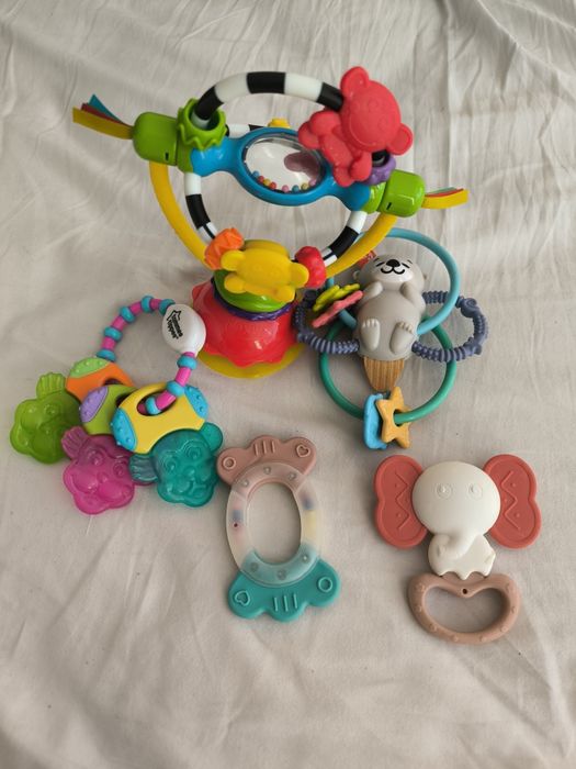 Запазени играчки и черешови костилки