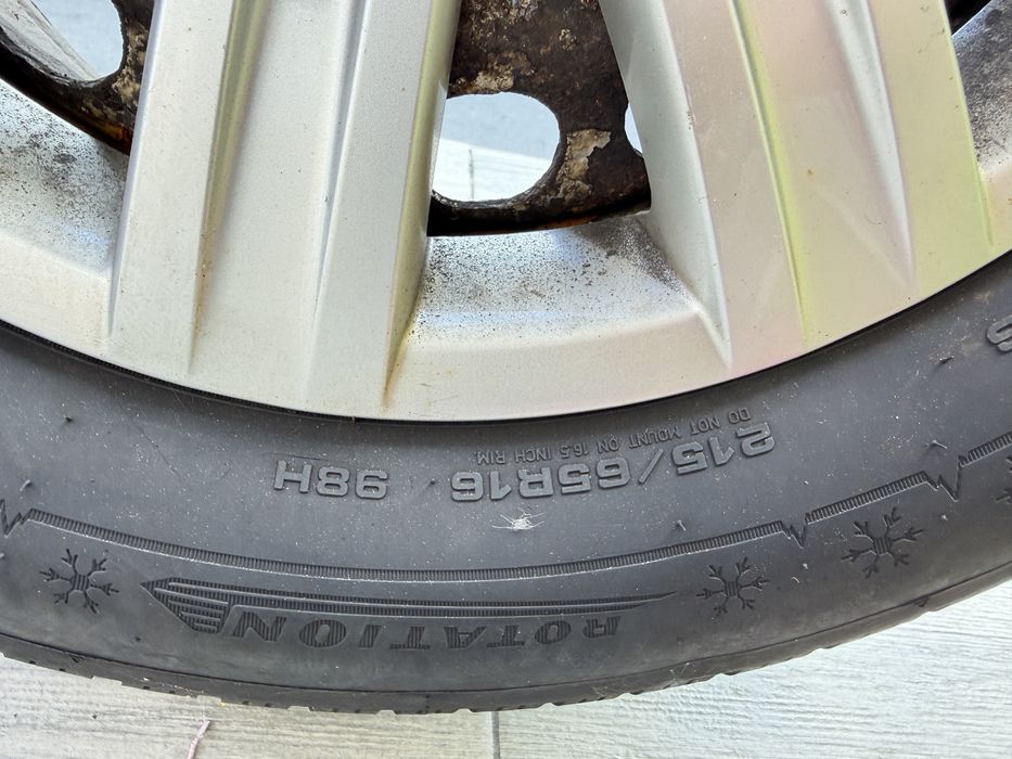 Vând set 4 roți complete pentru Volkswagen Tiguan / Touran și alte modele compatibile. Negociabil