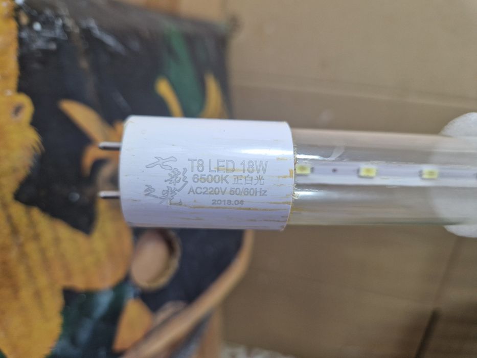 Tuburi Neon lumia  rece locatie de ridicare  in bucuresti