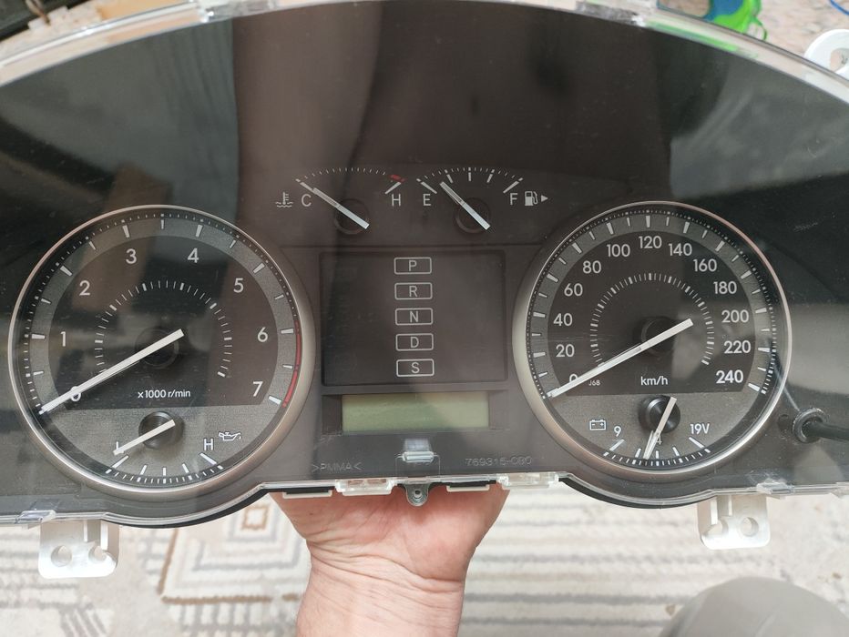 Щиток приборов Тойота