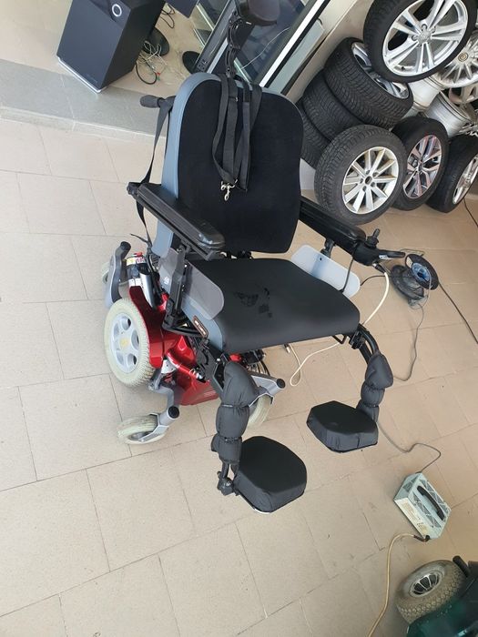 Carucior electric  persoane dizabilități