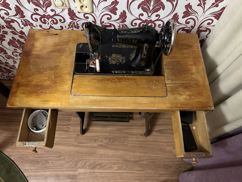 Швейная машинка Zinger