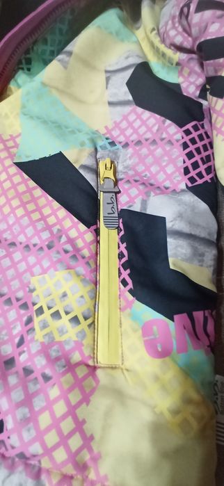 Продам куртку для девочки