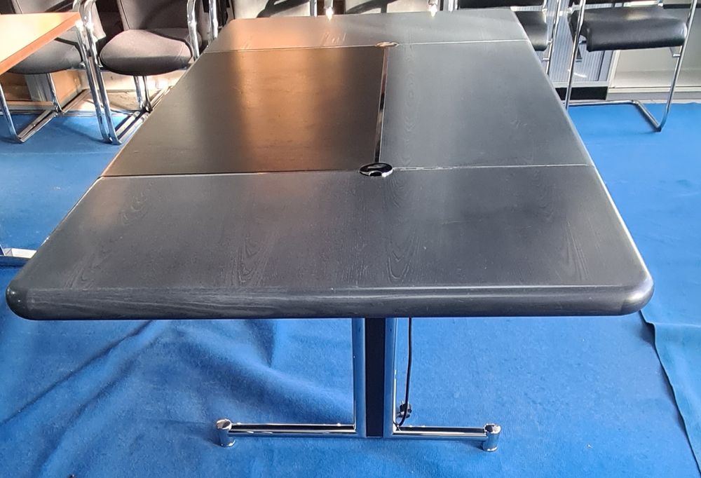 Немска конферетна и посетителска маса за дова и офиса оборудване