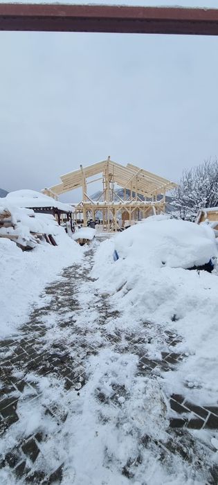 executam acoperișuri