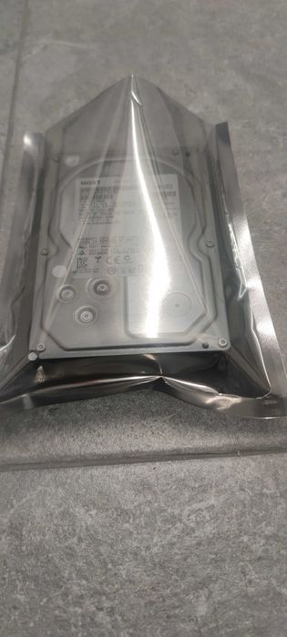 HDD hard disk foarte fiabil HGST Hitachi Ultrastar capacitate 4 TB, 7200 rpm, 64 MB buffer, pentru PC calculator desktop, sistem de supraveghere DVR