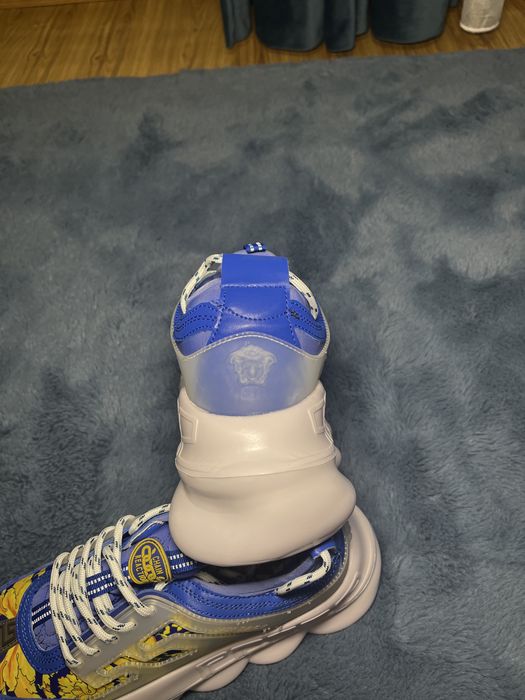 Versace chain reaction