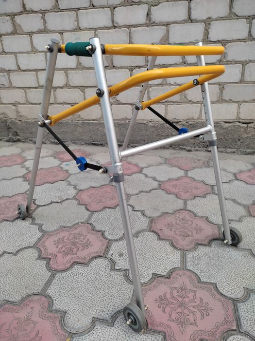 Ходунки для детей (инвалидов)
