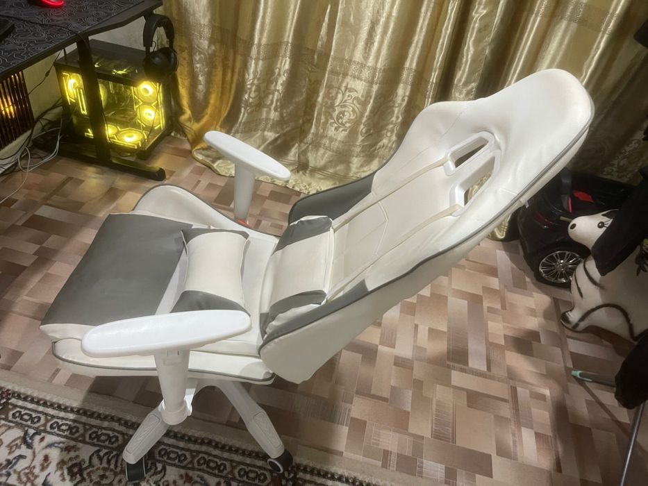 Игровой еомпьютер с аксессуарами