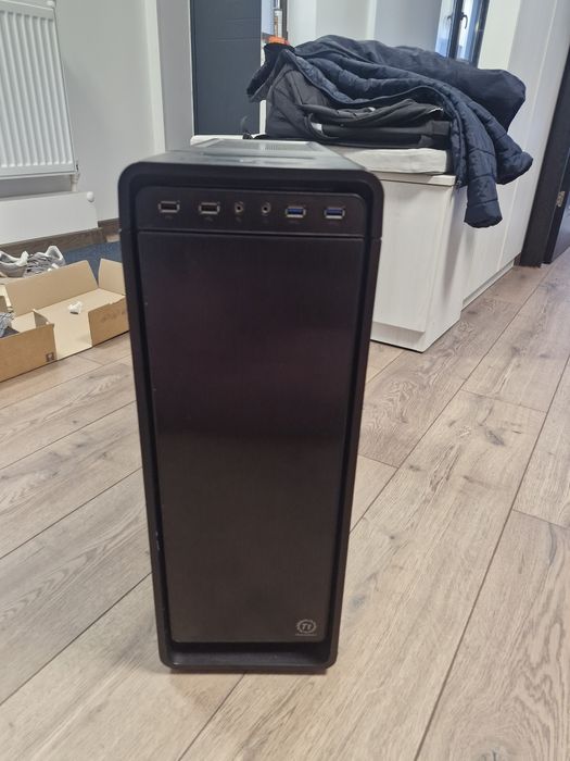 Vand carcasă Thermaltake Urban S71