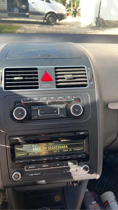 Vand vw touran 7 locuri