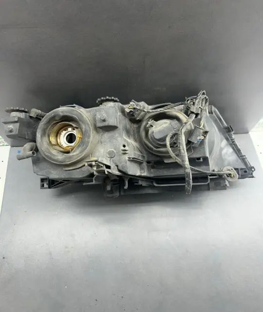 Far stanga BMW Seria 3 2003 325i AT (192 hp)