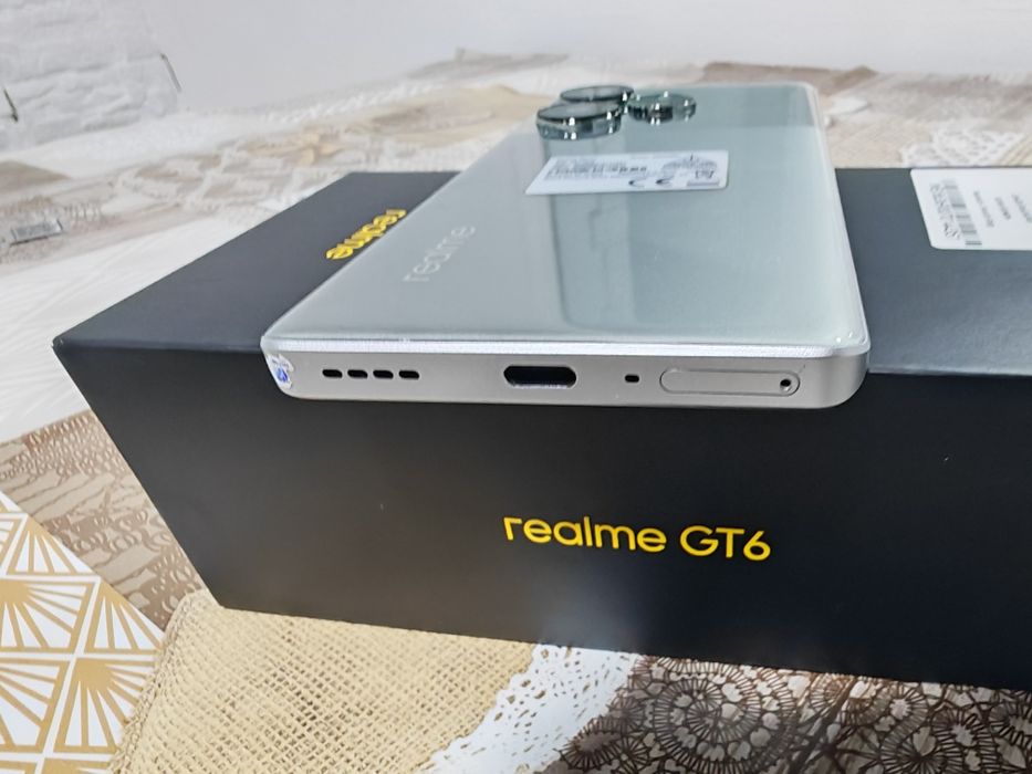 Realme GT 6 Global 12/256 GB, экран с трещиной, читайте описание!