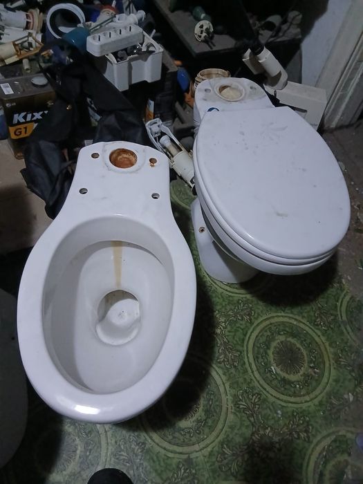 Продам унитазы без бочков