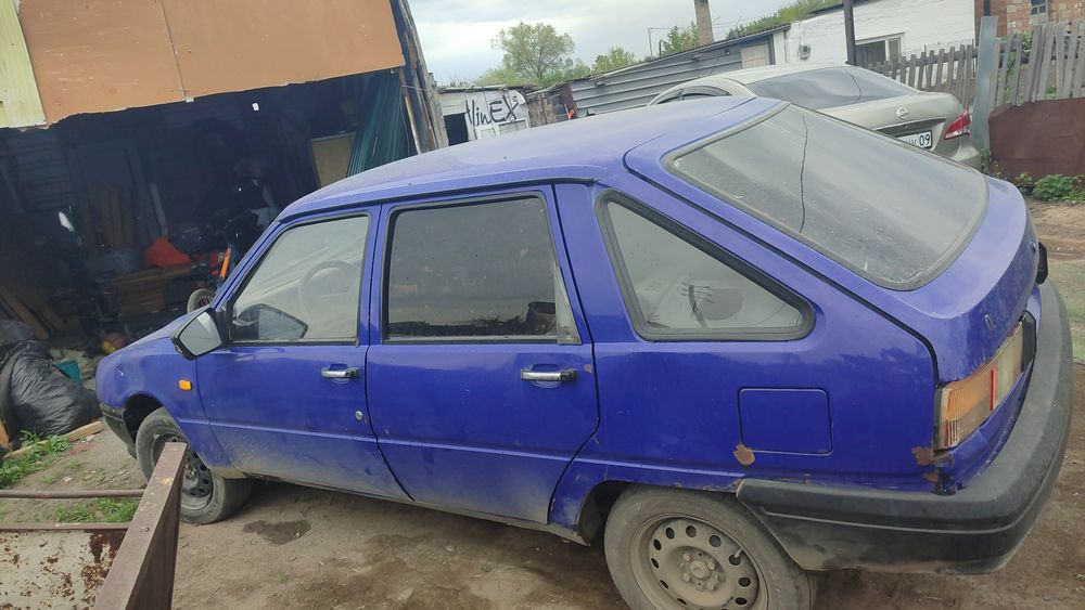 Продам машину Иж 2126