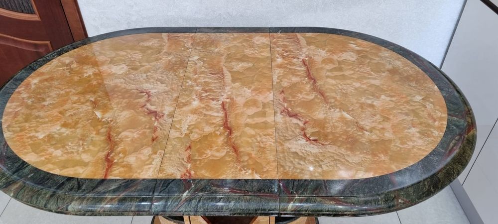 Стол со стульями