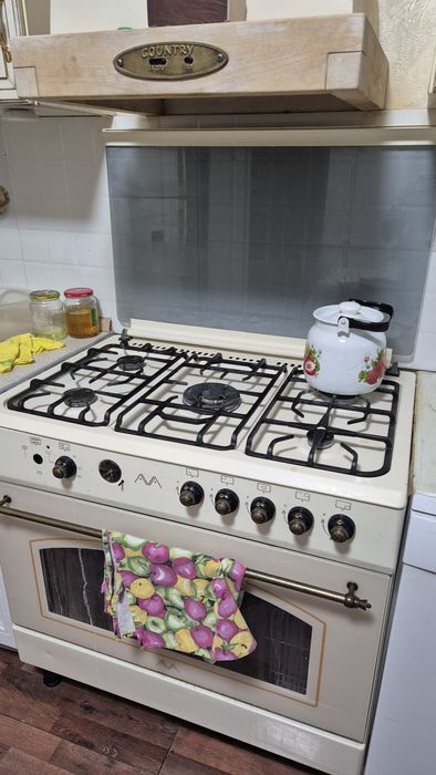 Газ плита большая