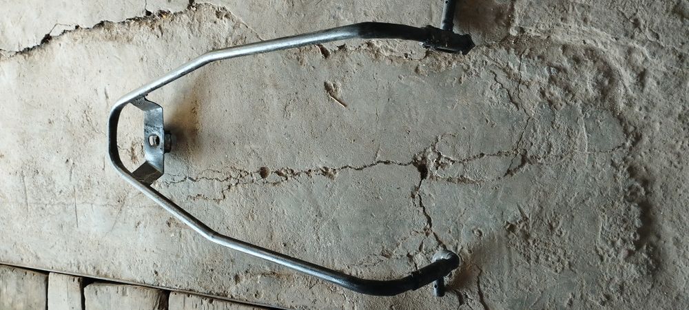 Продам кронштейн -упор для запасного колеса Газель