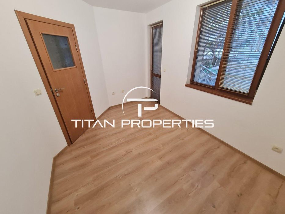 Дава се под наем Тристаен апартамент в Бургас, Център - 60 кв.м за 348.84 € - Снимка #4