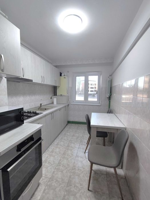 Inchiriez apartament 3 camere decomandat/ Tomis Nord/ Termen Lung