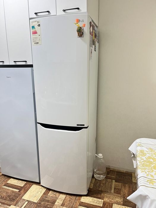 Холодильник белый LG