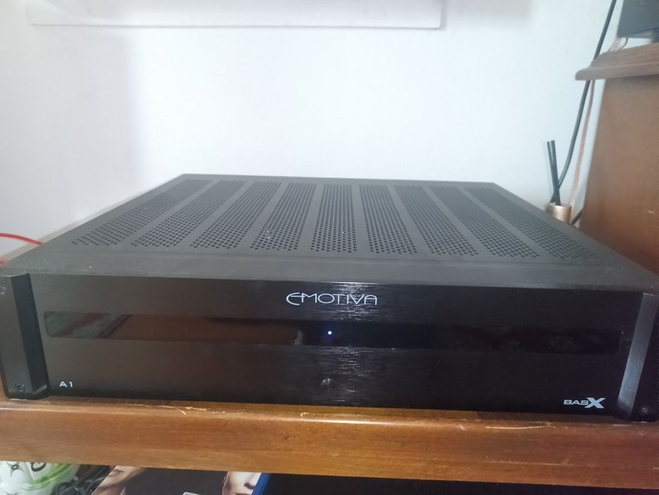 Vând 2x Amplificator Monoblock Emotiva BasX A1, pereche completă. Pret per pereche.