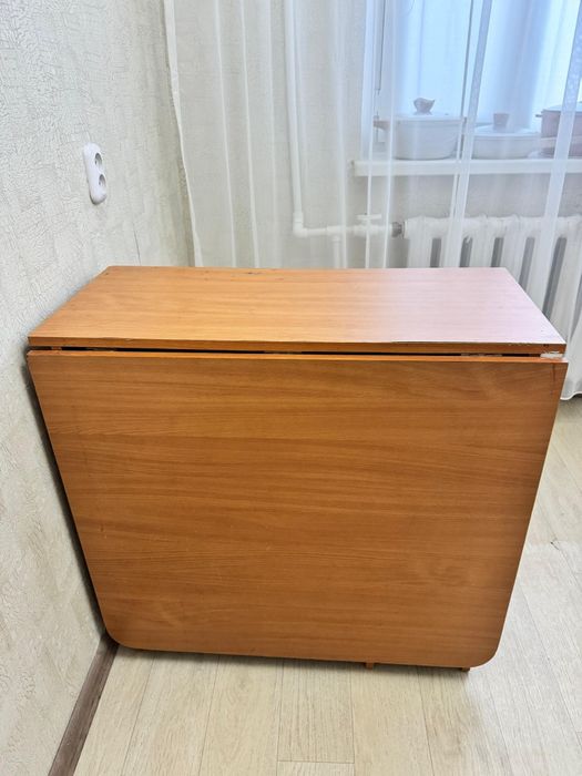 Продаю стол-книжку