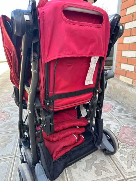 Детская коляска в