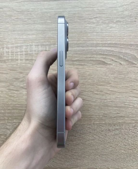 iPhone 15 Pro в хорошем состояний