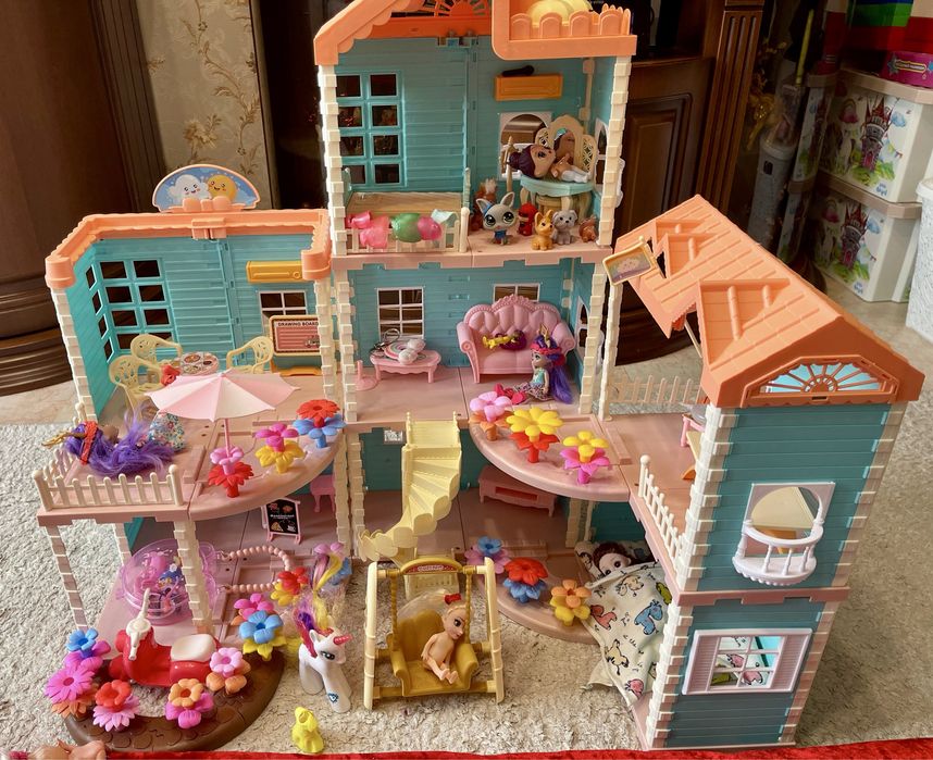 Продам кукольный дом