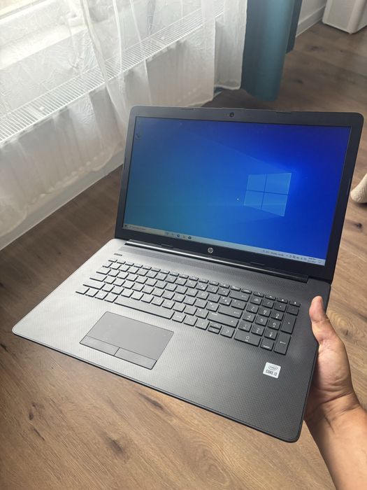 Hp 17,3” • i3 generatia 10• impecabil!