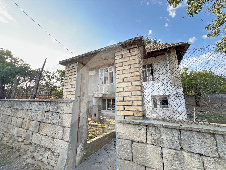 Продава се Къща в Нови пазар - 96 кв.м за 240 €/кв.м - Снимка #1