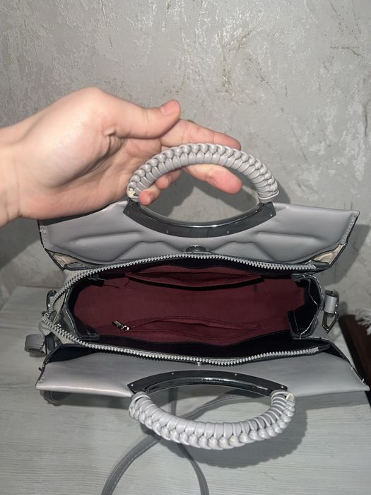 Женская сумка через плечо и в руку