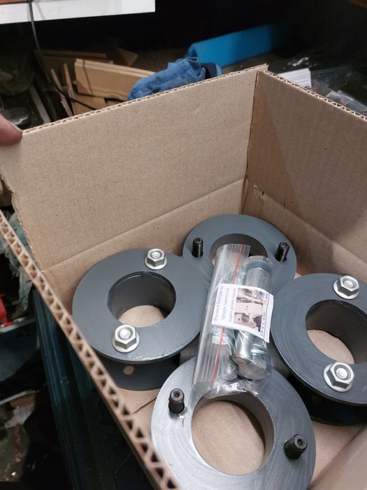 Проектиране, изработка lift kit, тампони, подложки фланци за повдигане