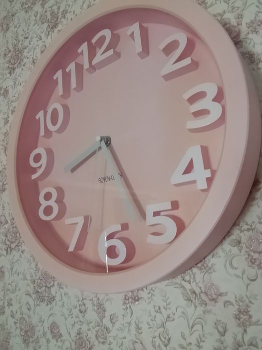Настенные часы в отличном состоянии