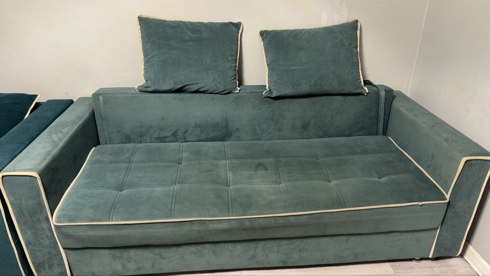 Диван двухместный