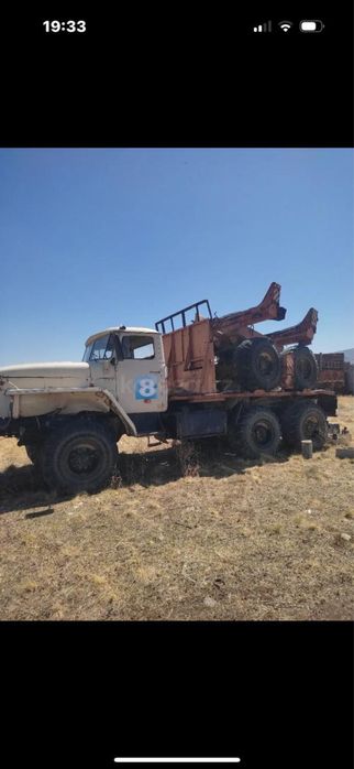 Продается автомашин урал тягач