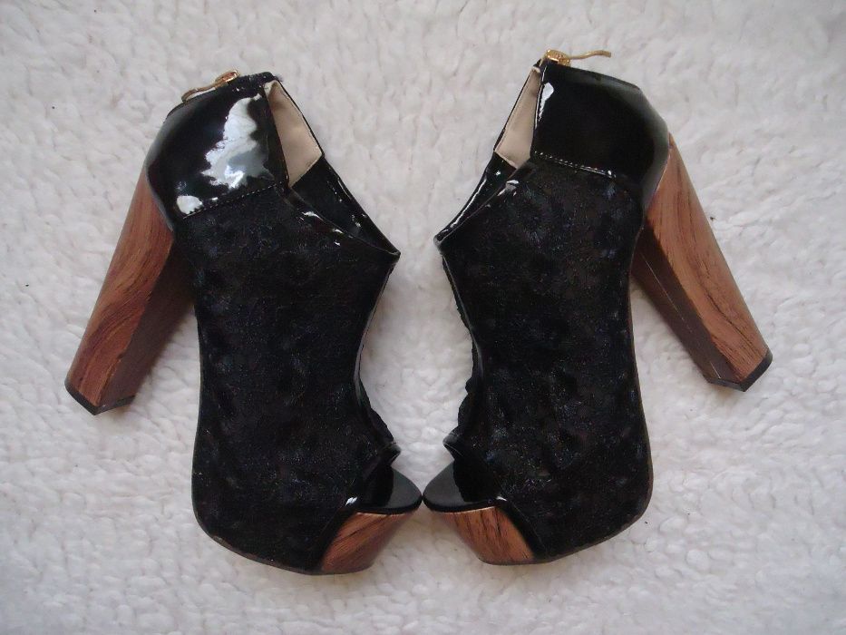 Botine dama negre dantela tocuri lemn 14 cm fermoar spate platforme