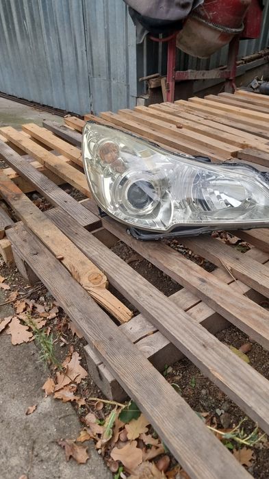 Фары на Subaru Outback BR  2012 год