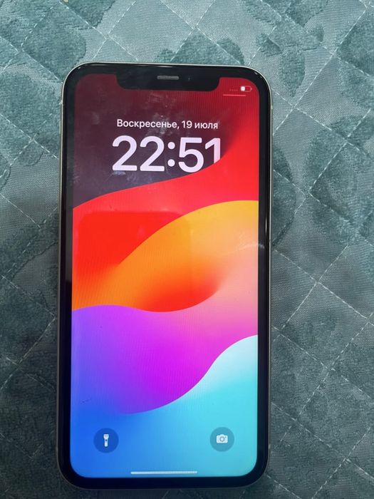iphone 11, без коробки, зарядка есть