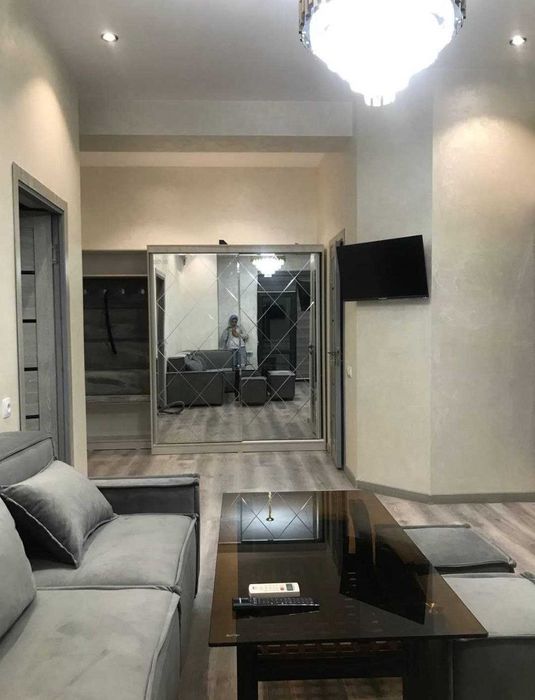 сдаётся 1  комнатная квартира эко базар  феруза