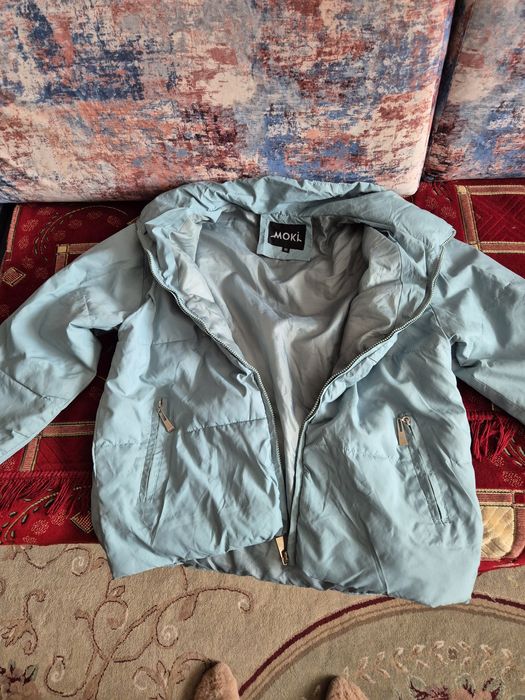 Продам весеннюю куртку.