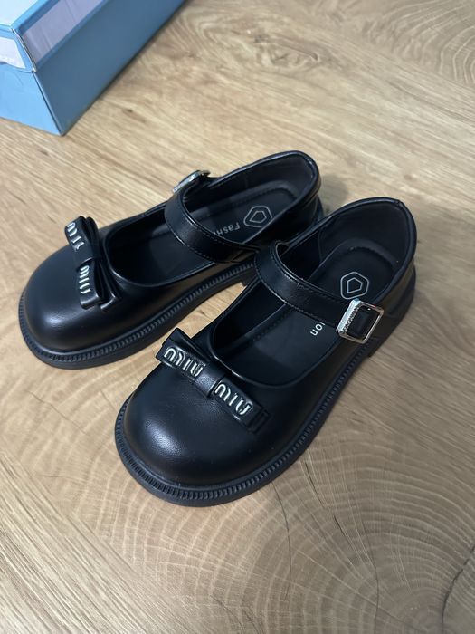 Продам детские туфли