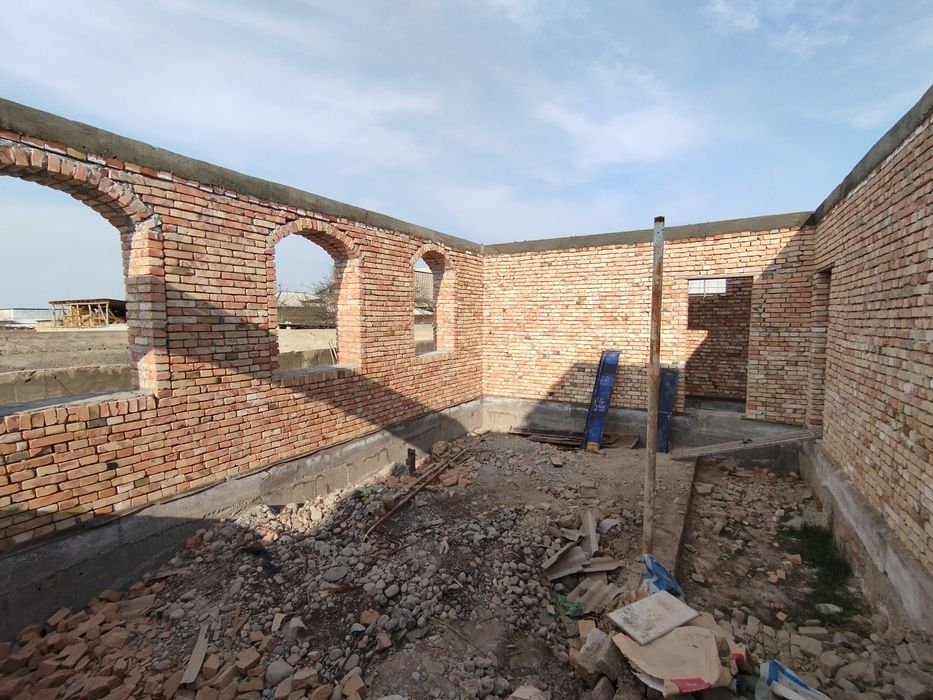 Уй сотилади Курулиши тугалланмаган!