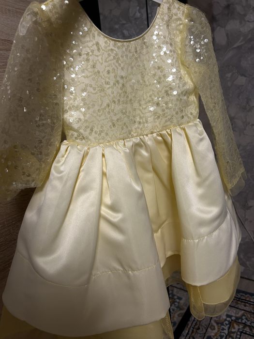 Продам платье 4-5 лет