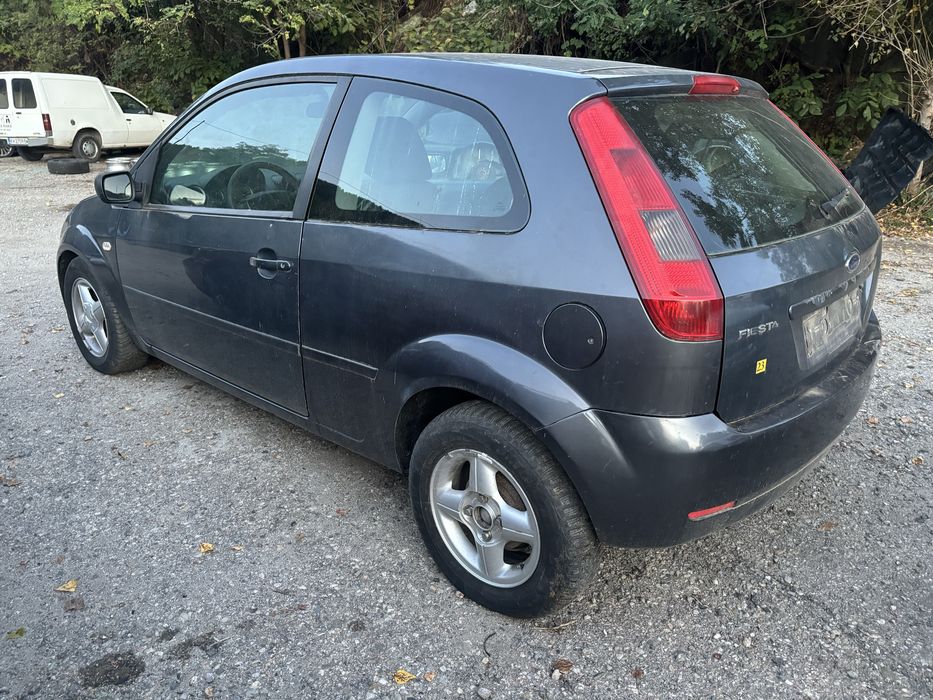 Форд фиеста 1.4 бензин. На части.