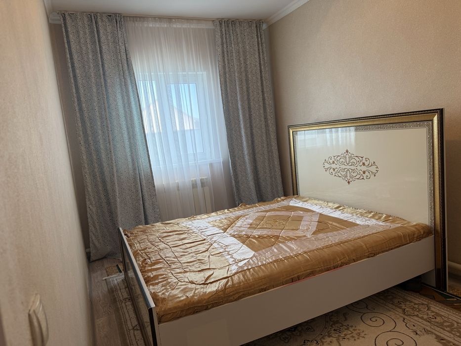 Двух спальная кровать с матрасом