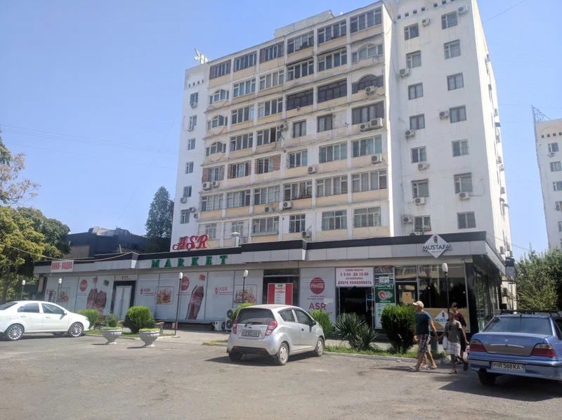 Айбек Банковская ( 1 этаж) 3/1/9 160 кв/м